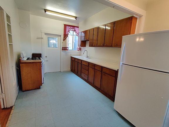 3rd image of 2435 33rd Ave