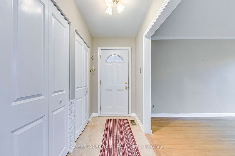 Burlington House for rent - 3 Bedrooms — photo 2