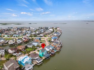 407 Isles End Rd, Tiki Island, TX 77554