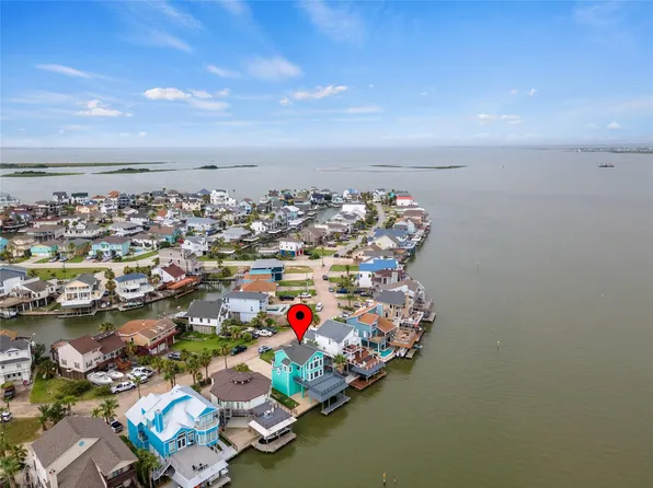 407 Isles End Rd, Tiki Island, TX 77554