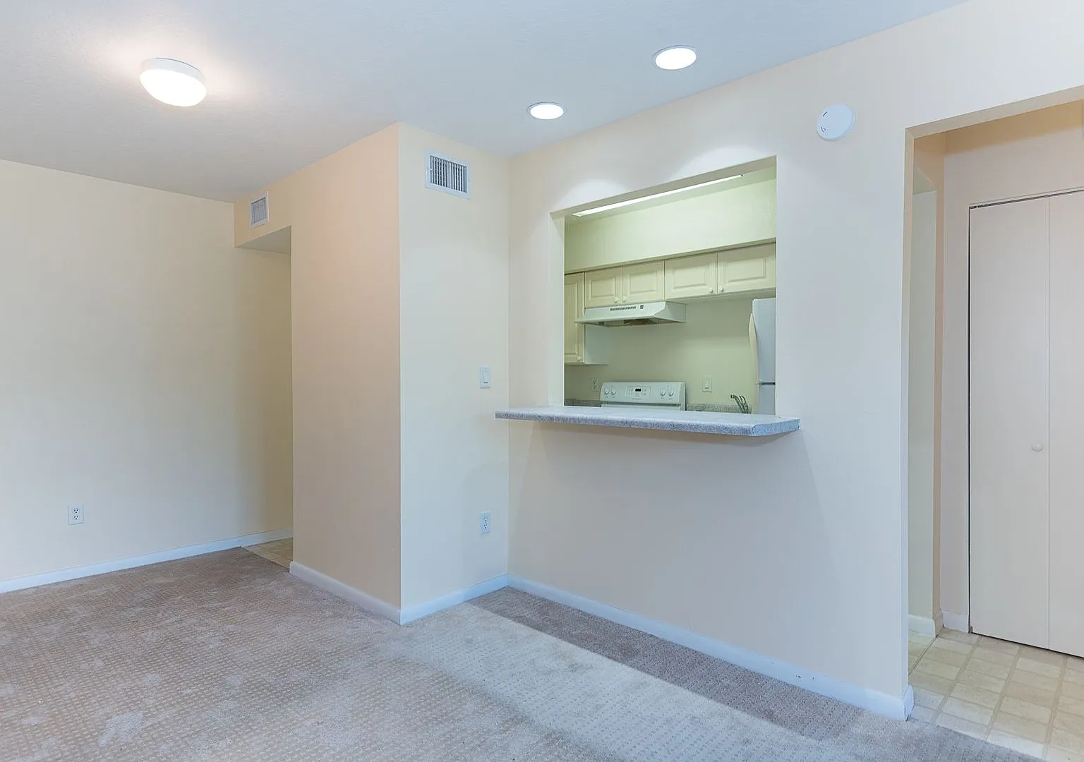 Studio Apartment In Charlotte Harbor. Central Location- — Photo 4