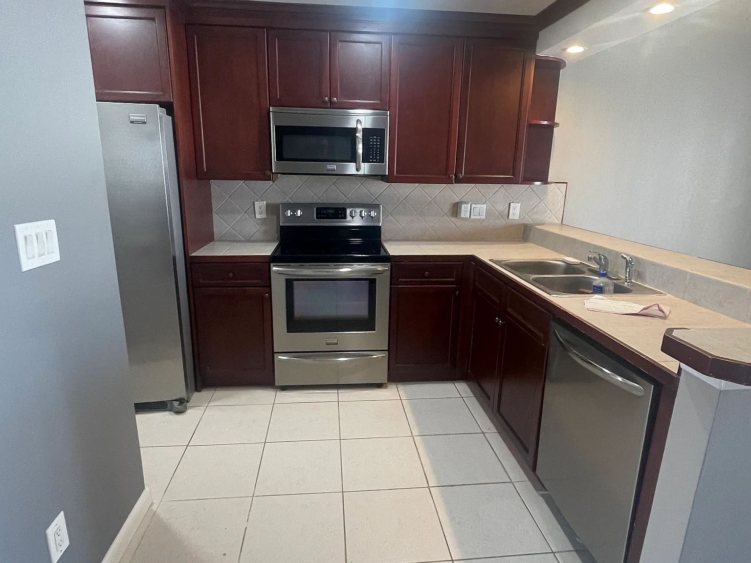 2 bed, 1211 sqft, $2,600 — Photo 1