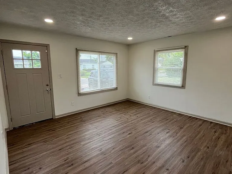 2083 Penrose Dr — Photo 4