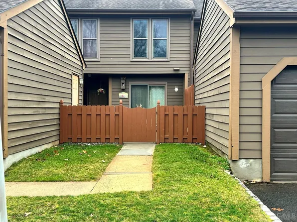 122 Oakmont Ct, Edison, NJ 08820