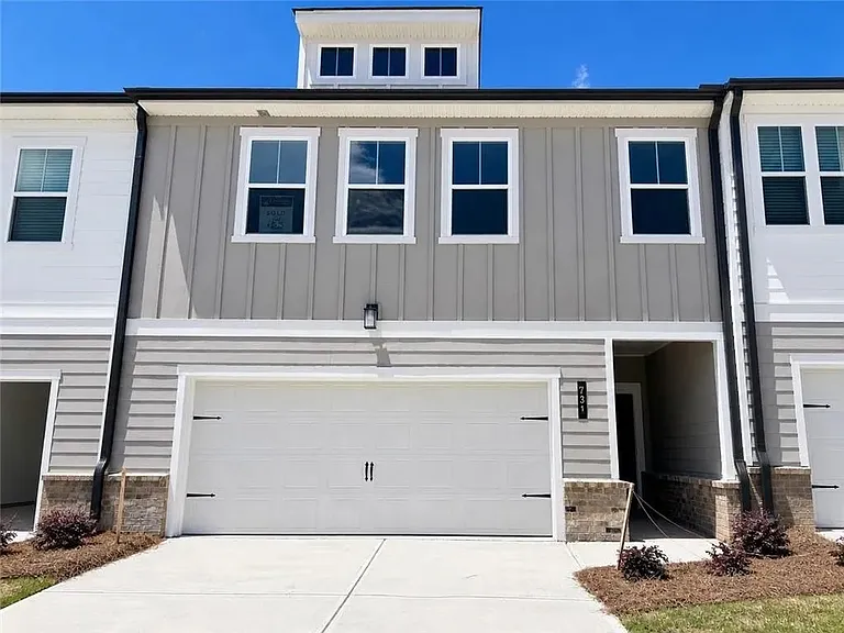 731 Point Place Dr — Photo 1