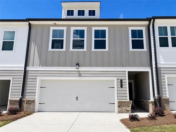 731 Point Place Dr, Loganville, GA