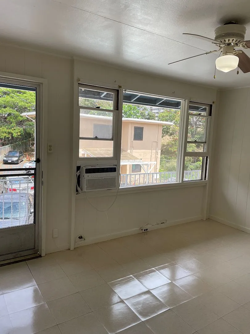 Mo'ili'ili/University - Varsity Circle - Studio, 1 bath, 1 parking - $1,250 — Photo 4