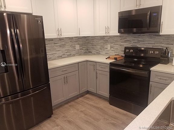 4th image of 1700 SE 15th St APT 101