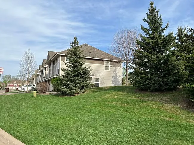 3 bed, 2.5 bath, 1911 sqft, $2,995 — Photo 4