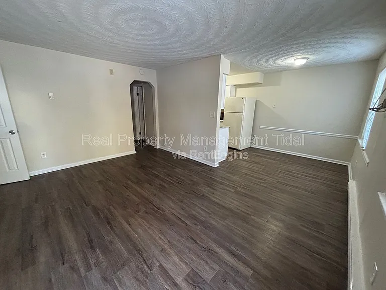 6255 Alexander St #6 — Photo 3