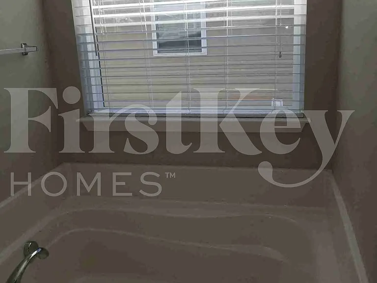 901 Leatherstone Ln — Photo 21