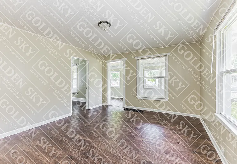 2909 S Franklin St — Photo 5