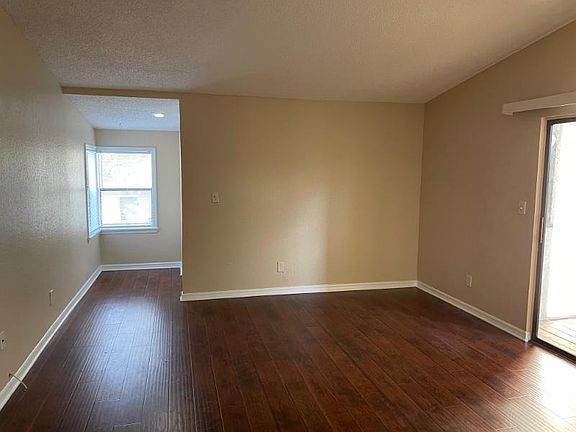 3rd image of 2942 Antique Oaks Cir APT 82