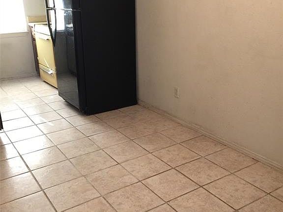 4th image of 727 Upland Ln