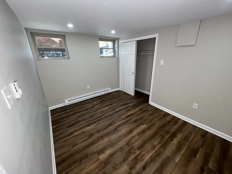 5621 Hobart St — Photo 4