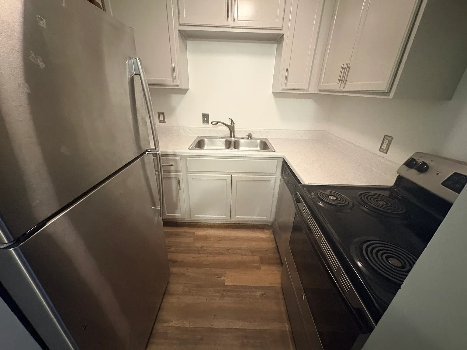 1 bed, 744 sqft, $1,300 — Photo 3
