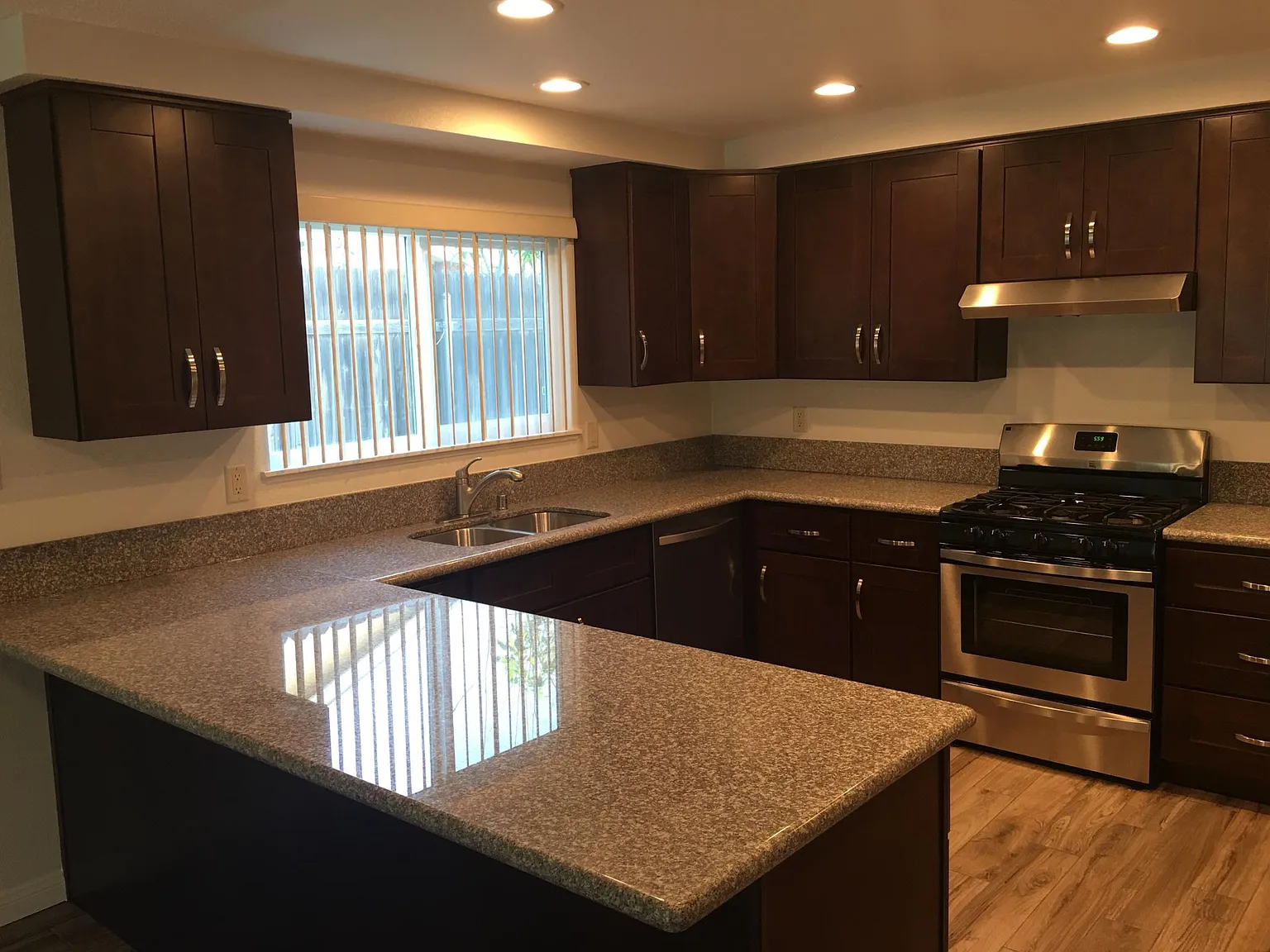 3 bed, 1436 sqft, $3,425 — Photo 4