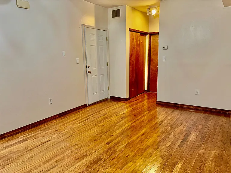 1003 S 3rd St — Photo 3