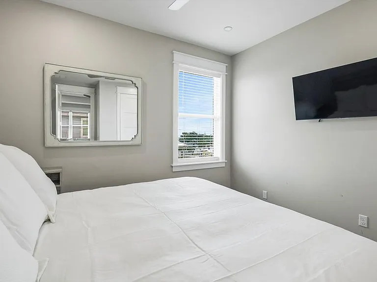 503 Albatross St — Photo 56