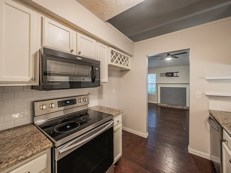 6402 Valleybrooke Ct — Photo 10