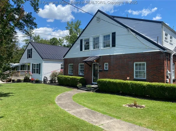 206 Sun Valley Dr, Saint Albans, WV 25177