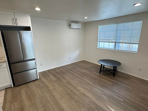 4th image of 7705 Kraft Ave
