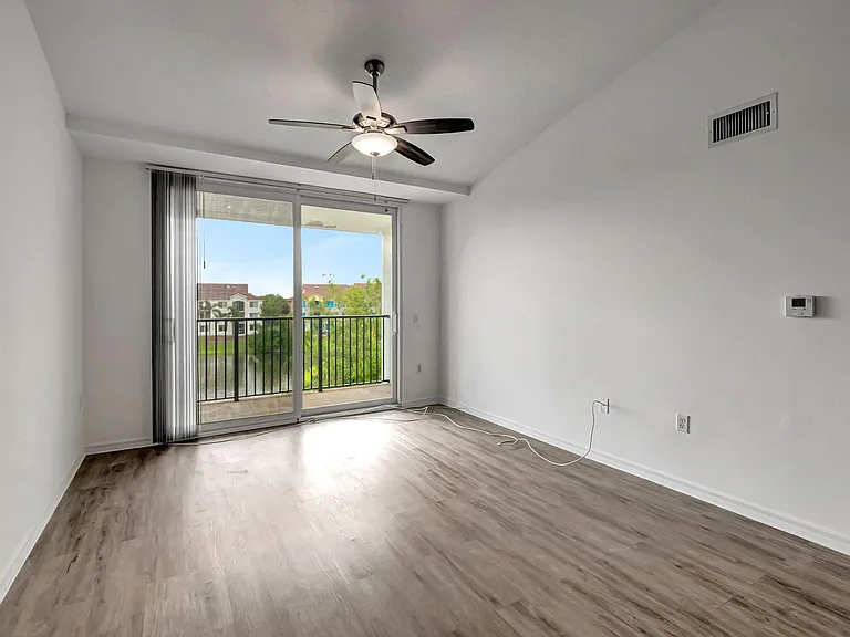 920 Villa Cir — Photo 6