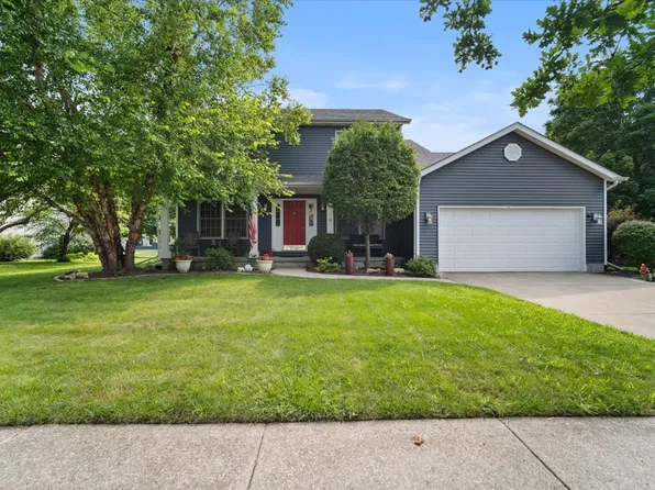 7 Swan Lake Rd, Bloomington, IL 61704