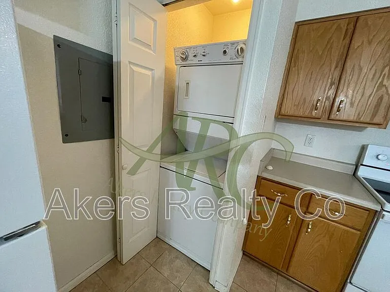 2730 Poplar St #B — Photo 7
