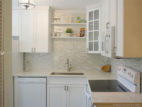 3rd image of 101 Gardens Dr APT 203