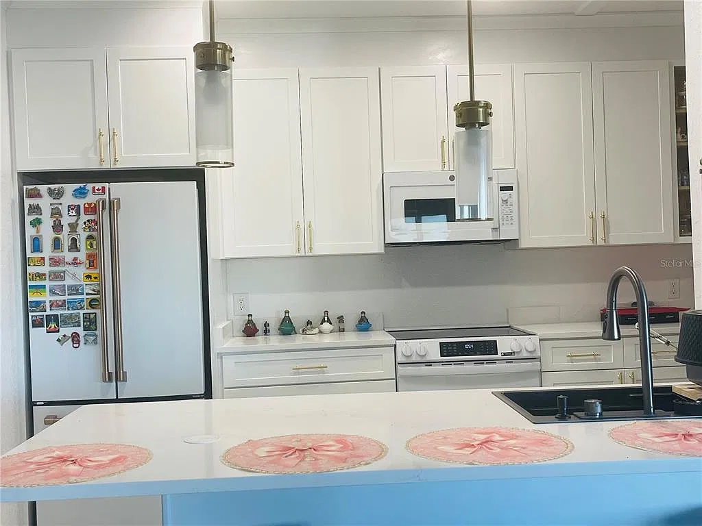 2 bed, 2.0 bath, 1174 sqft, $2,350 — Photo 2