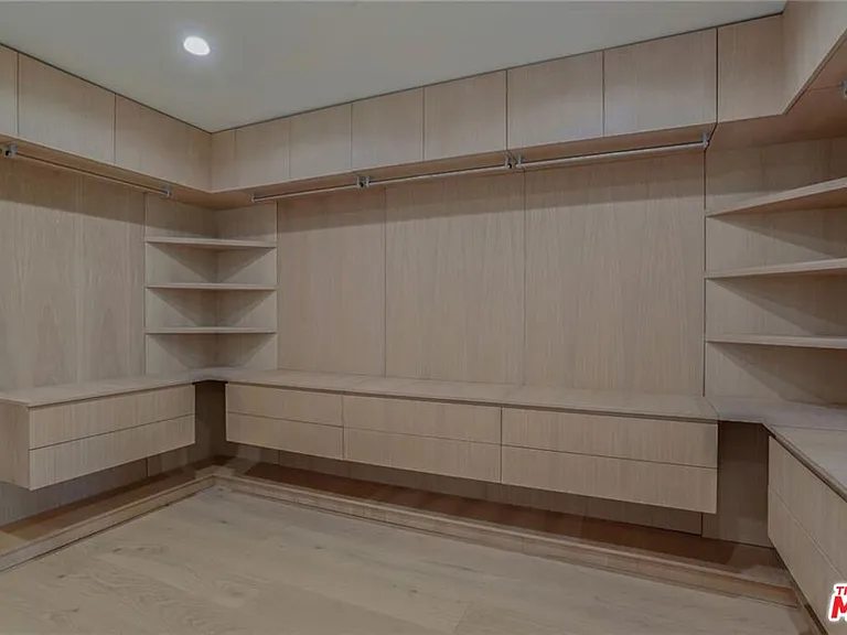 4939 Petit Ave — Photo 34