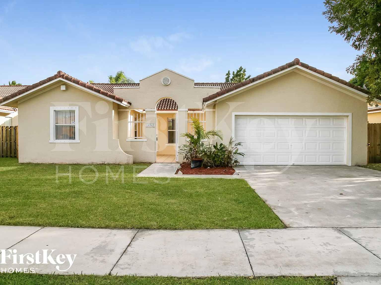 4 bed, 2.0 bath, 2070 sqft, $4,150 — Photo 2