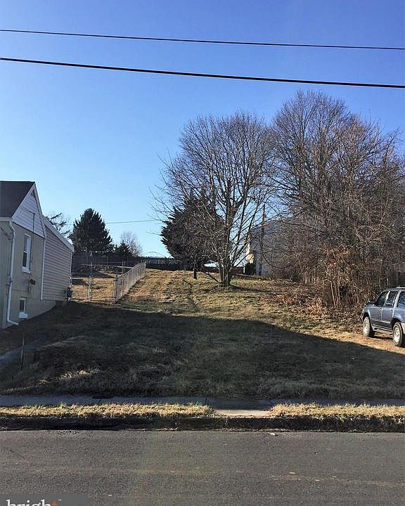 2nd image of 213 Willard St