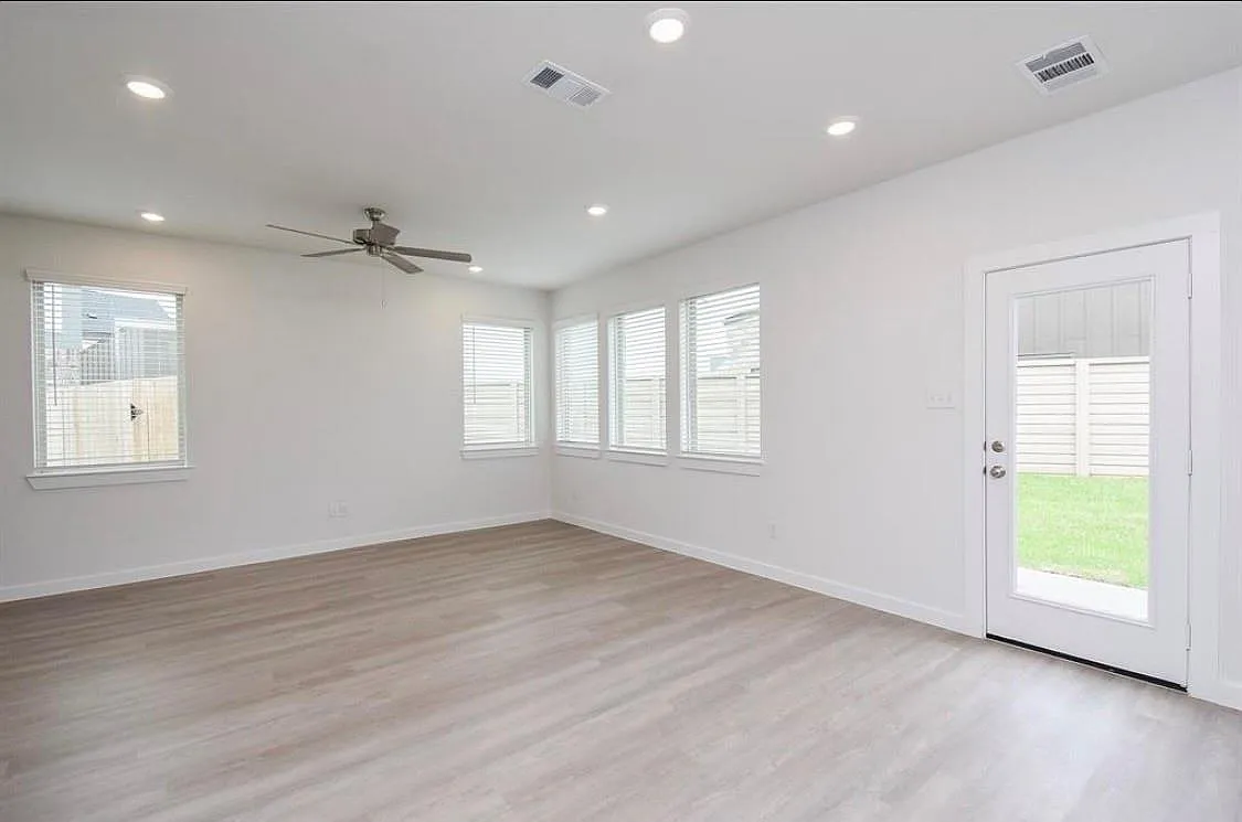 3 bed, 2.5 bath, 1451 sqft, $1,950 — Photo 4
