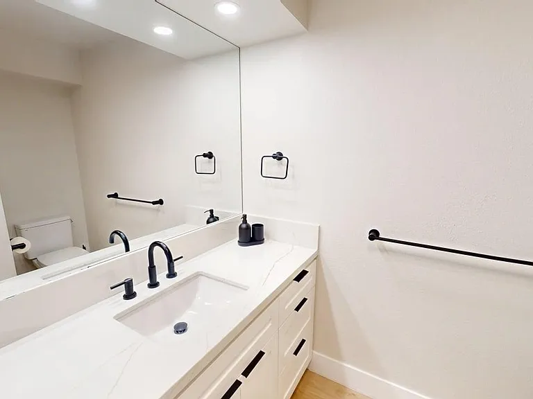 1820 Avenida Del Mundo #308 — Photo 10