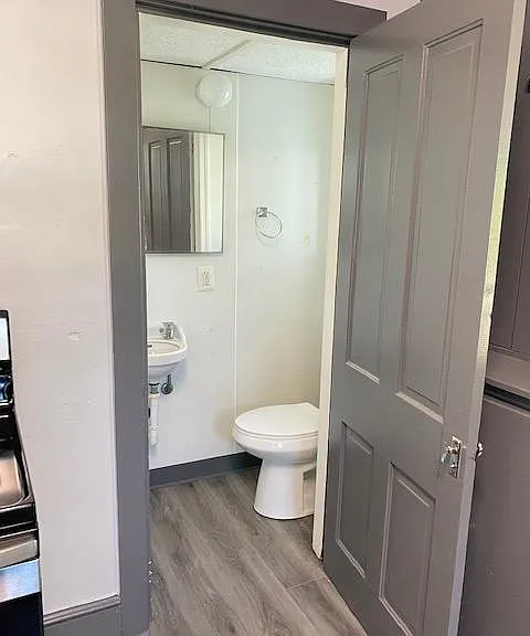 227 E High St — Photo 11