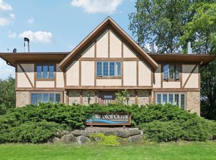 2564 Branch St APT 15, Middleton, WI 53562