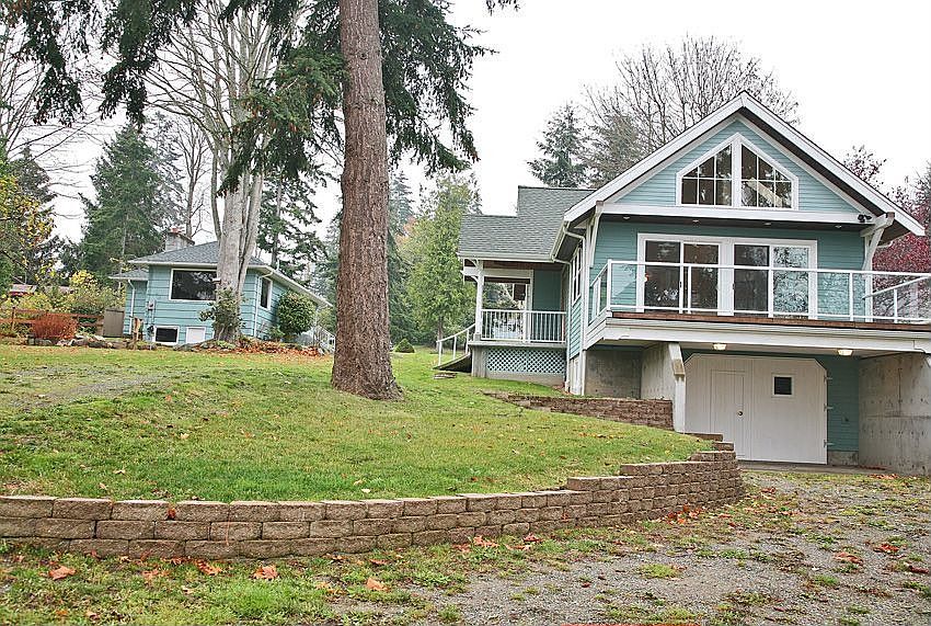 2 separate residences on .81 /- waterfront acre 