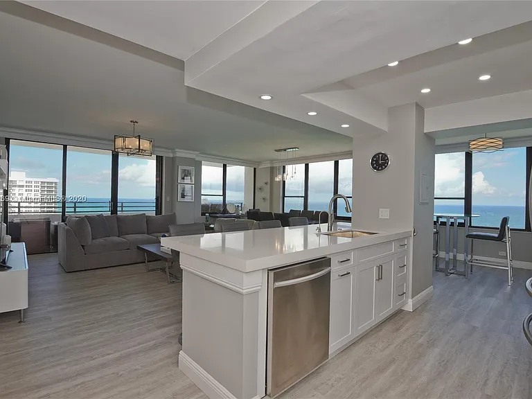 3505 S Ocean Dr #Penthouse 12 — Photo 2