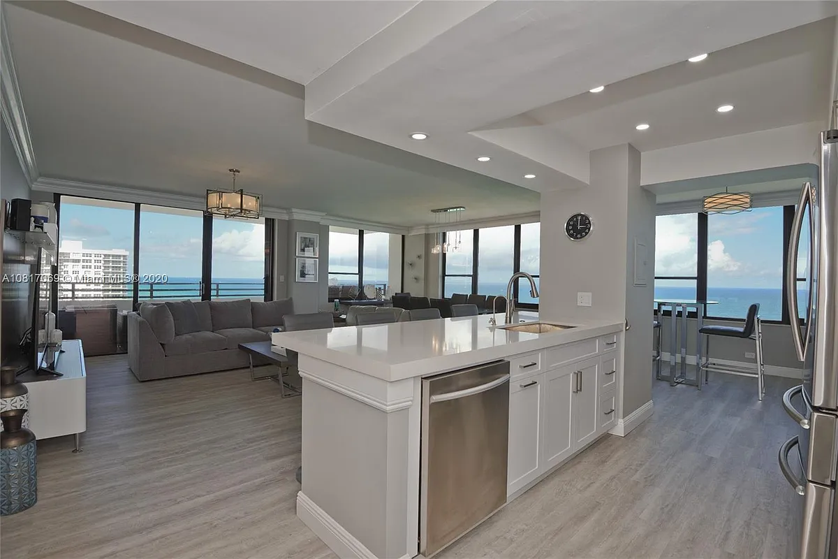 Building Photo - 3505 S Ocean Dr #Penthouse 12