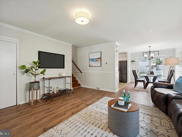330 Williams Rd — Photo 3