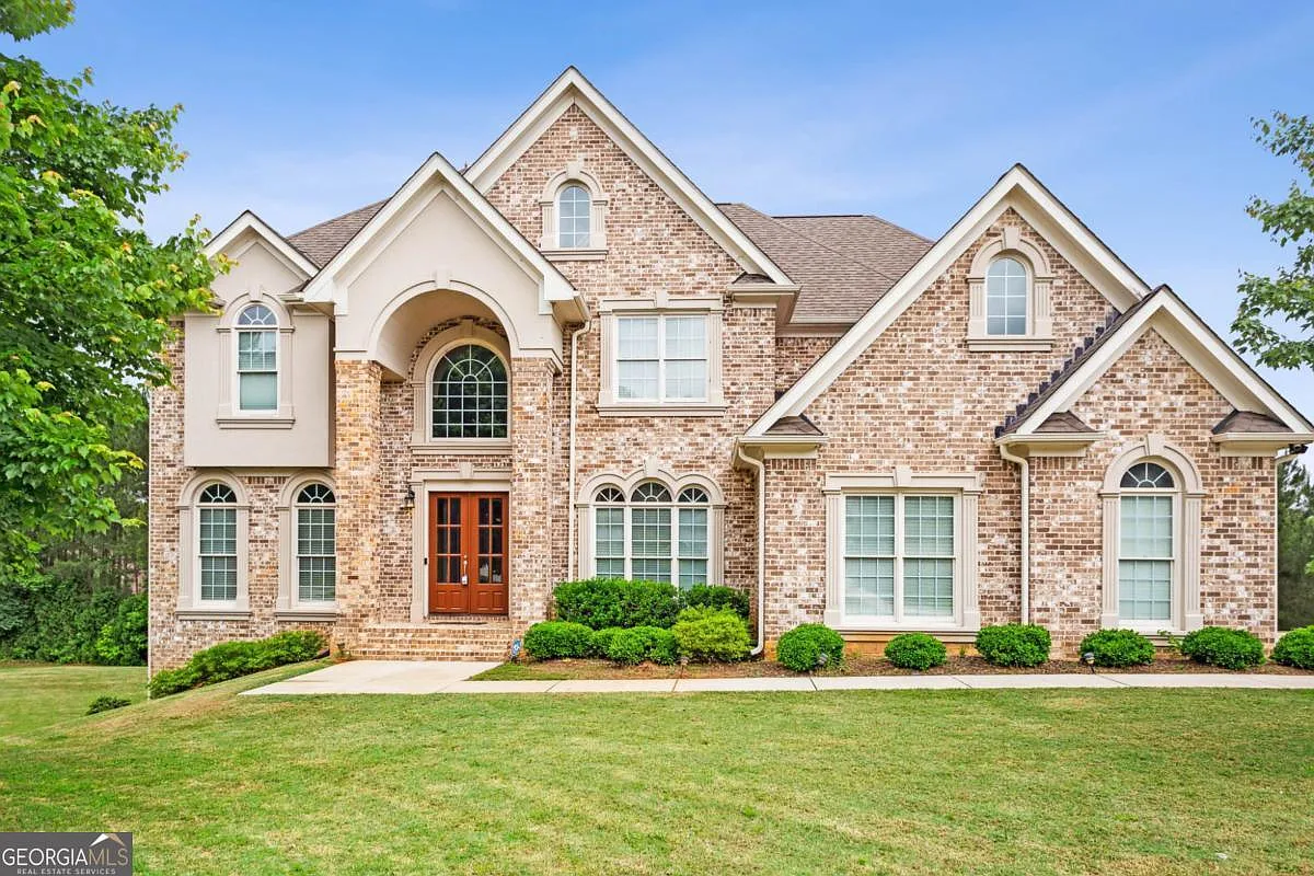 5 bed, 4.5 bath, 4056 sqft, $5,500 — Photo 1