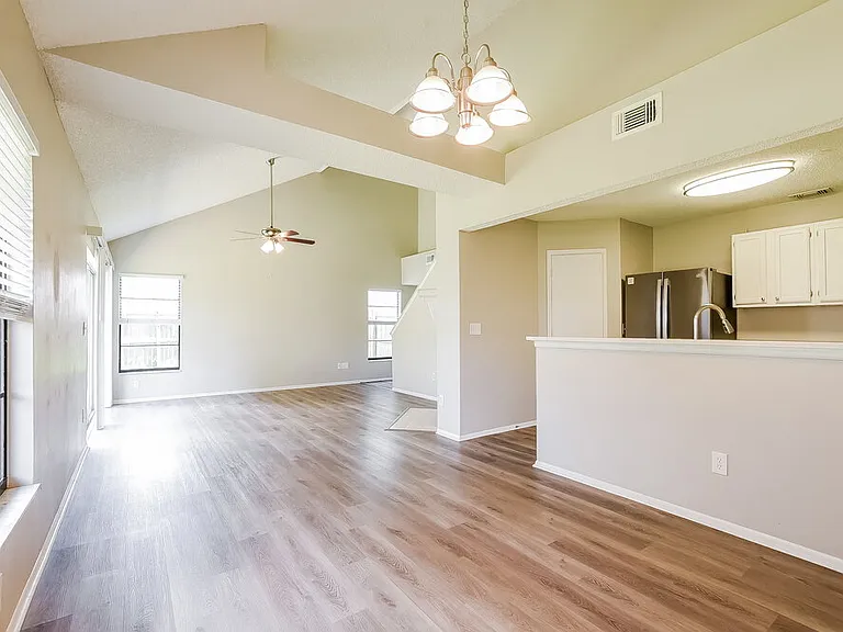 472 Amethyst Way — Photo 8