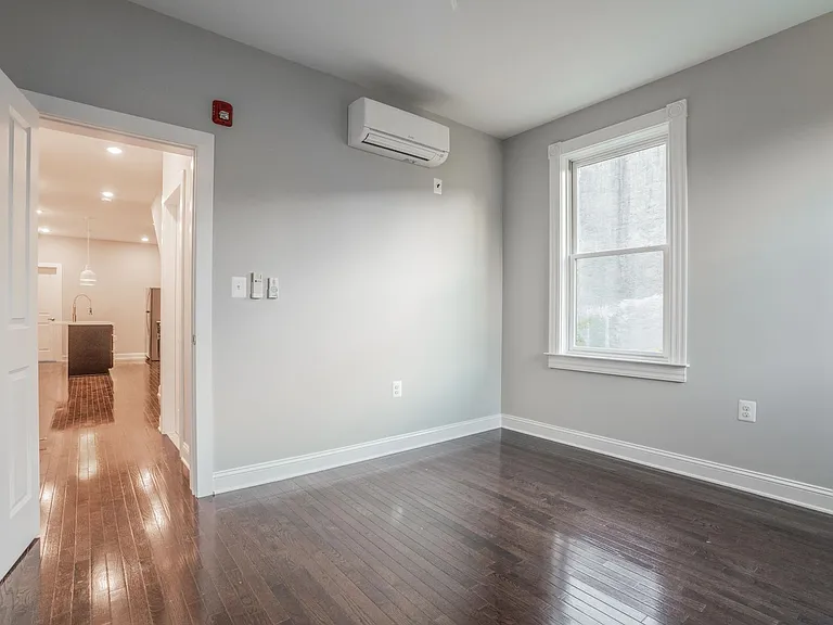 310 E Lanvale St — Photo 10
