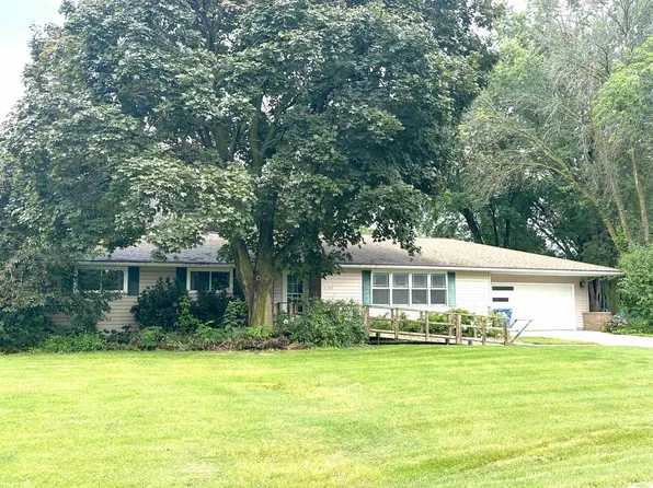1300 Sunset Ln, Menasha, WI 54952