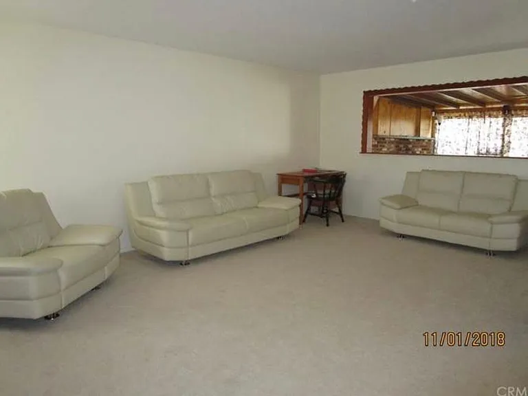 304 N Kendor Dr — Photo 2