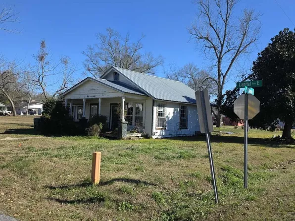 463 Capital Ave, Leakesville, MS 39451