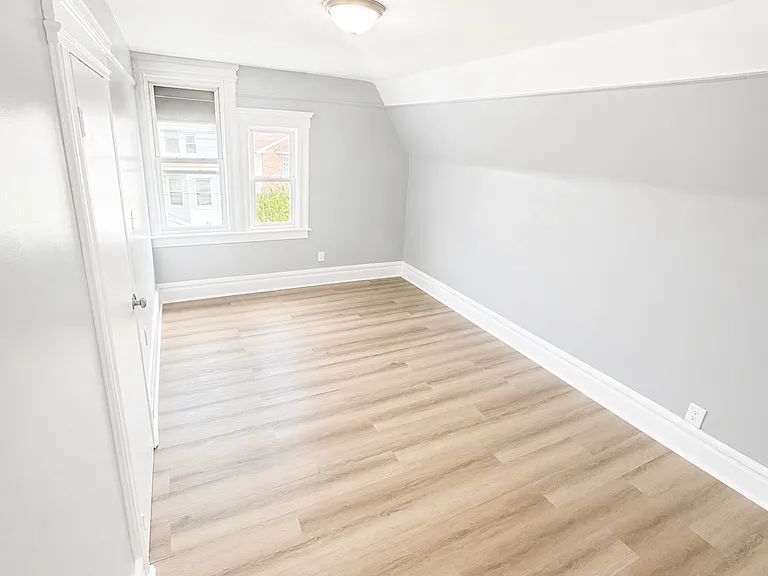 369 S 19th St #3 — Photo 5