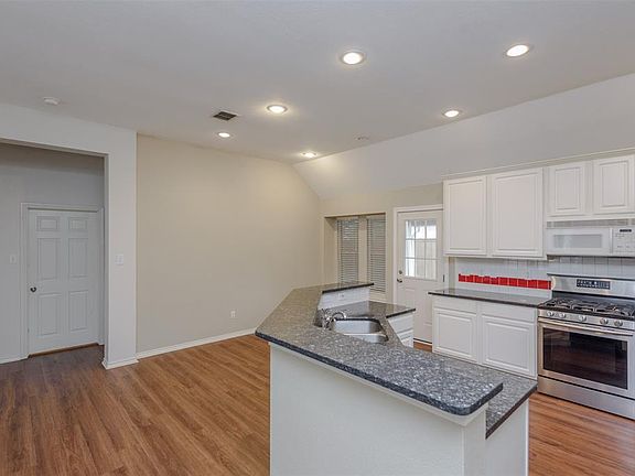 5th image of 1684 Niagara Blvd